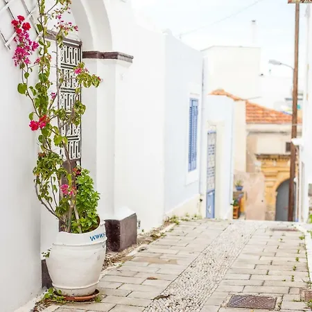 بيت للعطل The Red Door In *