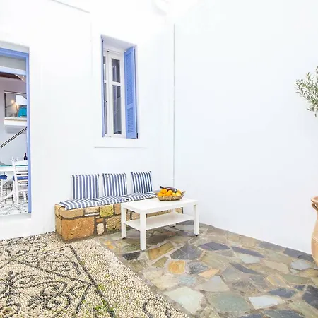 The Red Door In Vakantiehuis Koskinou (Rhodes)